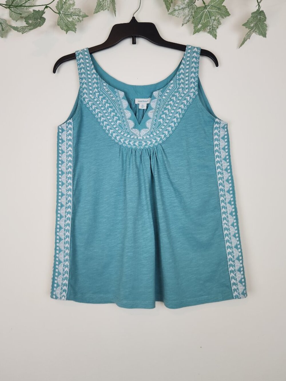 Sundance Size XS Teal Embroidered Boho Sleeveless Stretch Split Neck Top